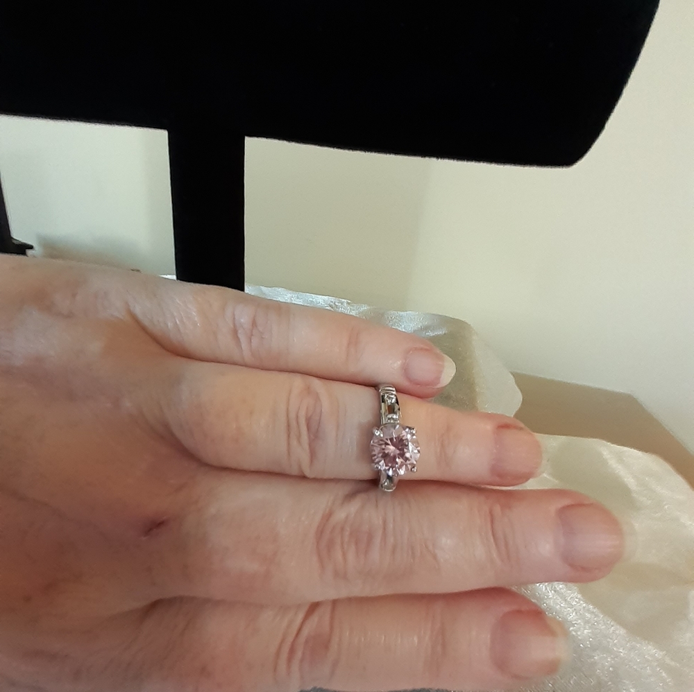 Silver Tone Ring with Pink Rhinestone in a Size 6 3/4 - Picture 13 of 14